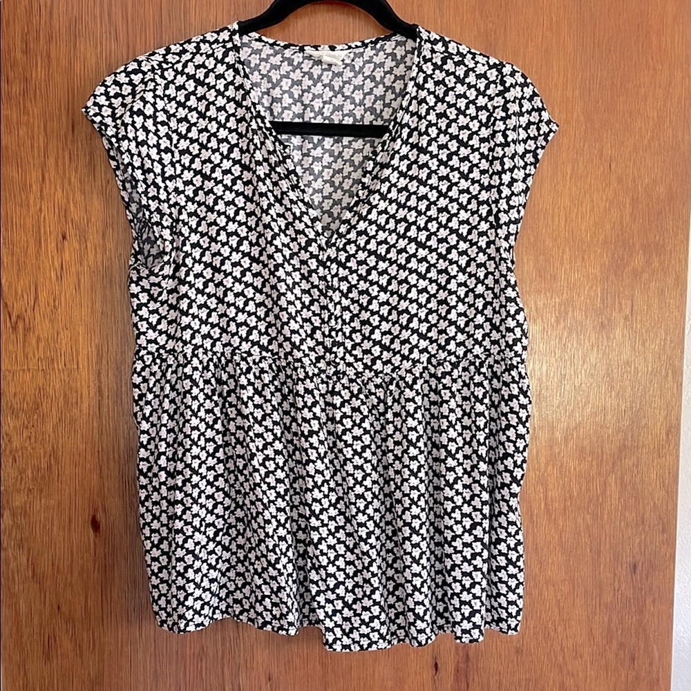 Caslon Black and White Floral Top